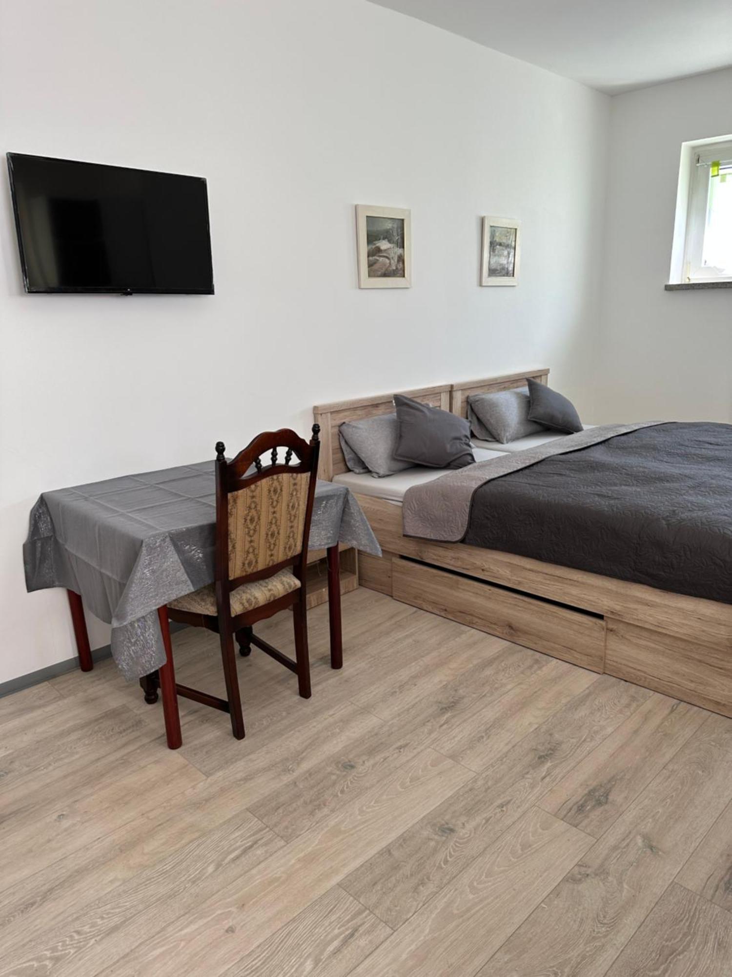 Ein Zimmer Wohnung Am Markt Oelsnitz  Exterior foto